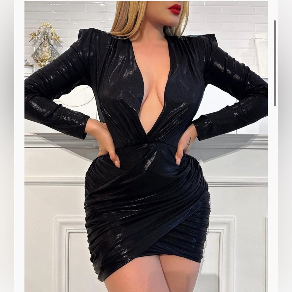 Black mini dress🖤